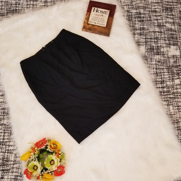 Valerie Stevens Dresses & Skirts - 🌻🌺🌻VALERIE STEVENS SKIRT WITH POCKETS!!
